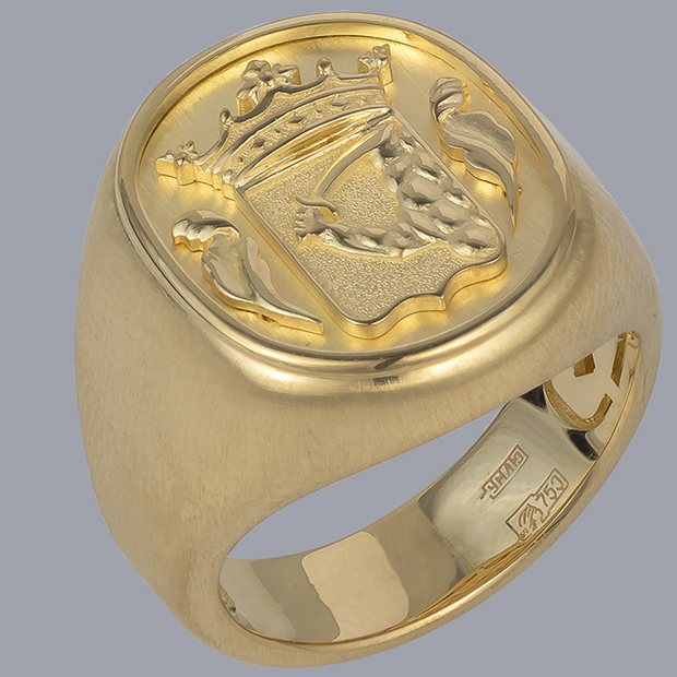 Золотой перстень с гербом