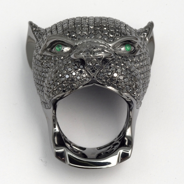 Кольцо Пантера с черными бриллиантами